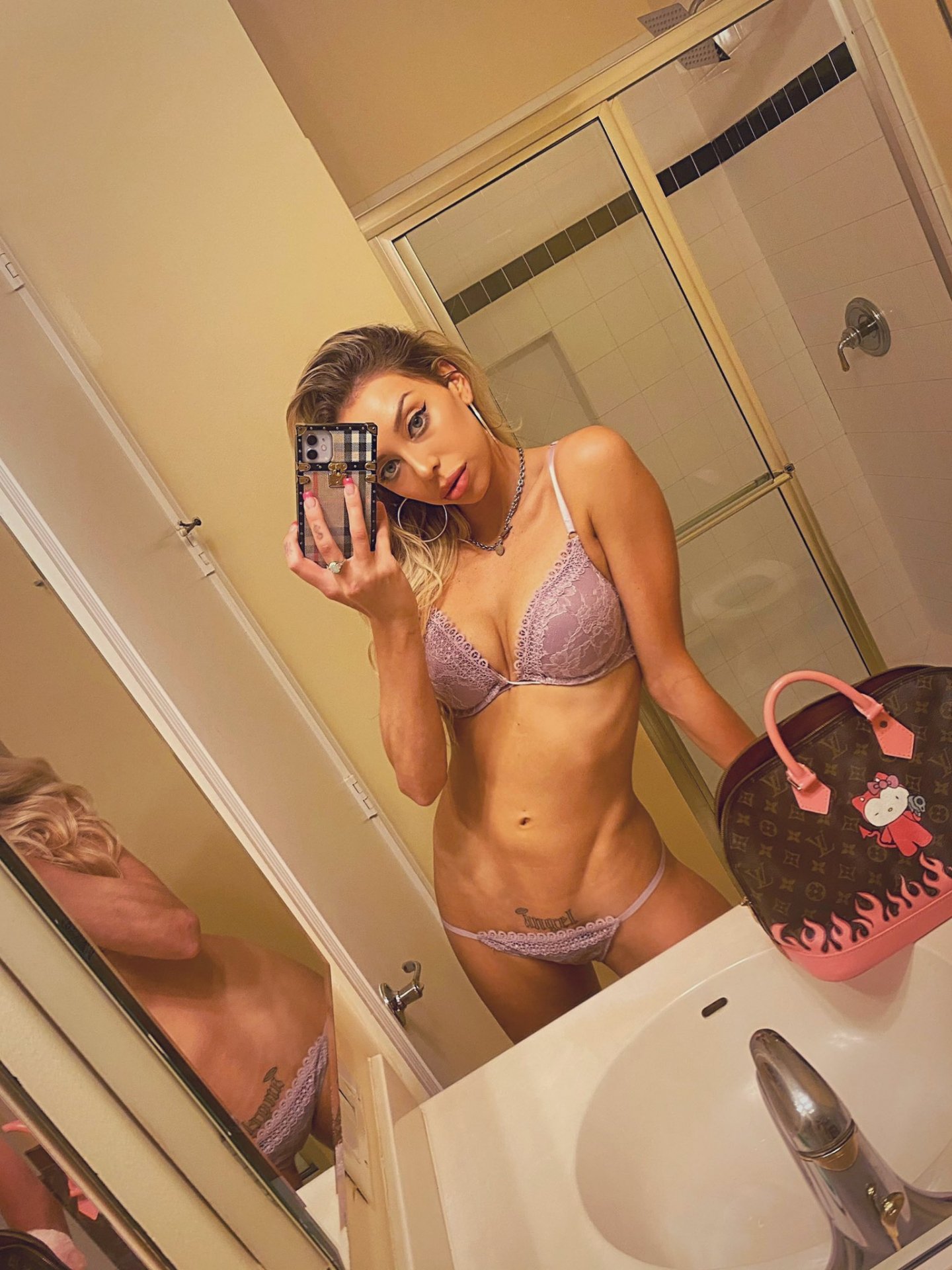 anotherwomaninlove de Rhône, France